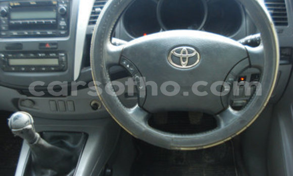 Sayi Na hannu Toyota Hilux White Mota in Maseru a Maseru Sayi Na hannu Toyota Hilux White Mota in Maseru a Maseru