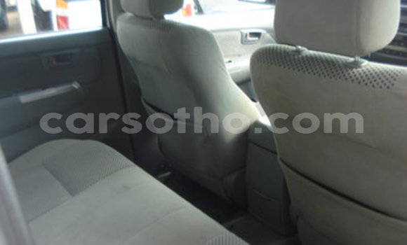 Sayi Na hannu Toyota Hilux White Mota in Maseru a Maseru Sayi Na hannu Toyota Hilux White Mota in Maseru a Maseru
