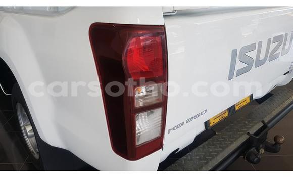 Sayi Na hannu Isuzu KB White Mota in Maputsoa a Leribe Sayi Na hannu Isuzu KB White Mota in Maputsoa a Leribe