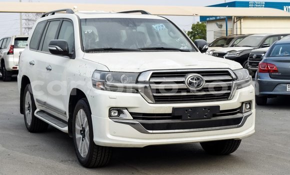 اشتري Imported Toyota Land Cruiser White سيارة في Import - Dubai في Maseru اشتري Imported Toyota Land Cruiser White سيارة في Import - Dubai في Maseru