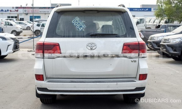 اشتري Imported Toyota Land Cruiser White سيارة في Import - Dubai في Maseru اشتري Imported Toyota Land Cruiser White سيارة في Import - Dubai في Maseru