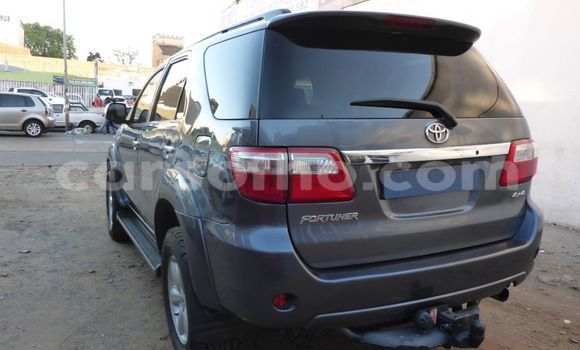 Acheter Occasion Voiture Toyota Fortuner Bleu à Maseru, Maseru Acheter Occasion Voiture Toyota Fortuner Bleu à Maseru, Maseru