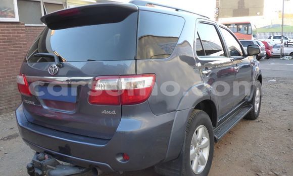 Acheter Occasion Voiture Toyota Fortuner Bleu à Maseru, Maseru Acheter Occasion Voiture Toyota Fortuner Bleu à Maseru, Maseru
