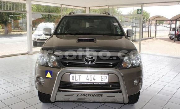 Sayi Na hannu Toyota Fortuner Silver Mota in Maseru a Maseru Sayi Na hannu Toyota Fortuner Silver Mota in Maseru a Maseru