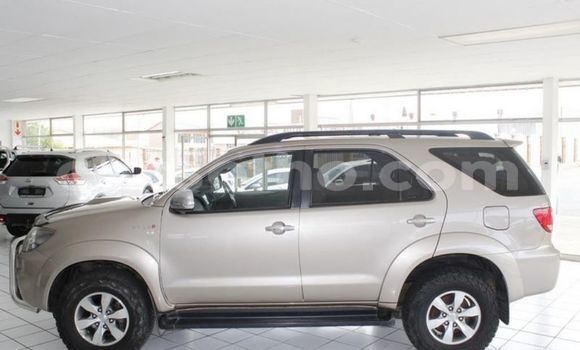 Sayi Na hannu Toyota Fortuner Silver Mota in Maseru a Maseru Sayi Na hannu Toyota Fortuner Silver Mota in Maseru a Maseru